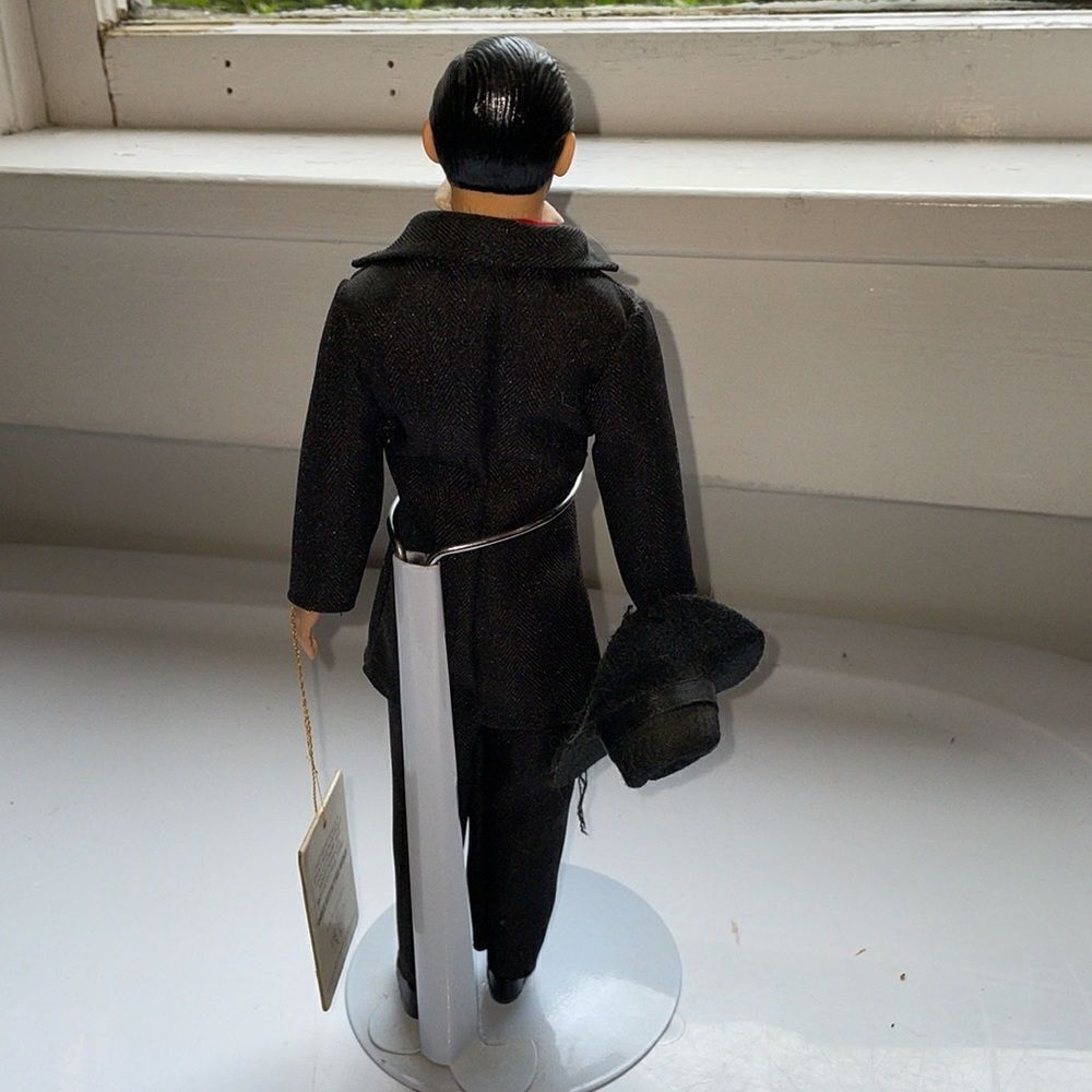 Vintage‎ 1989 Gone With The Wind Rhett Butler/Clark Gable doll on stand - Picture 4 of 7